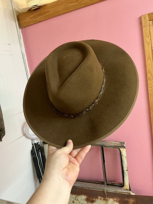 One Size Felt Rancher Hat w/ Feather band